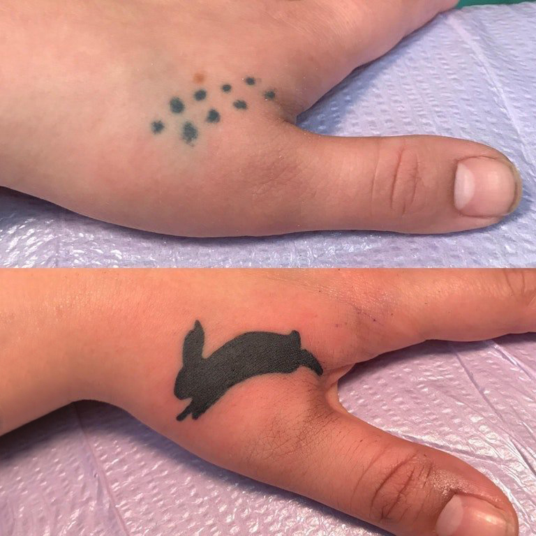 纹身手指覆盖 女生手指上黑色的兔子纹身覆盖图片
