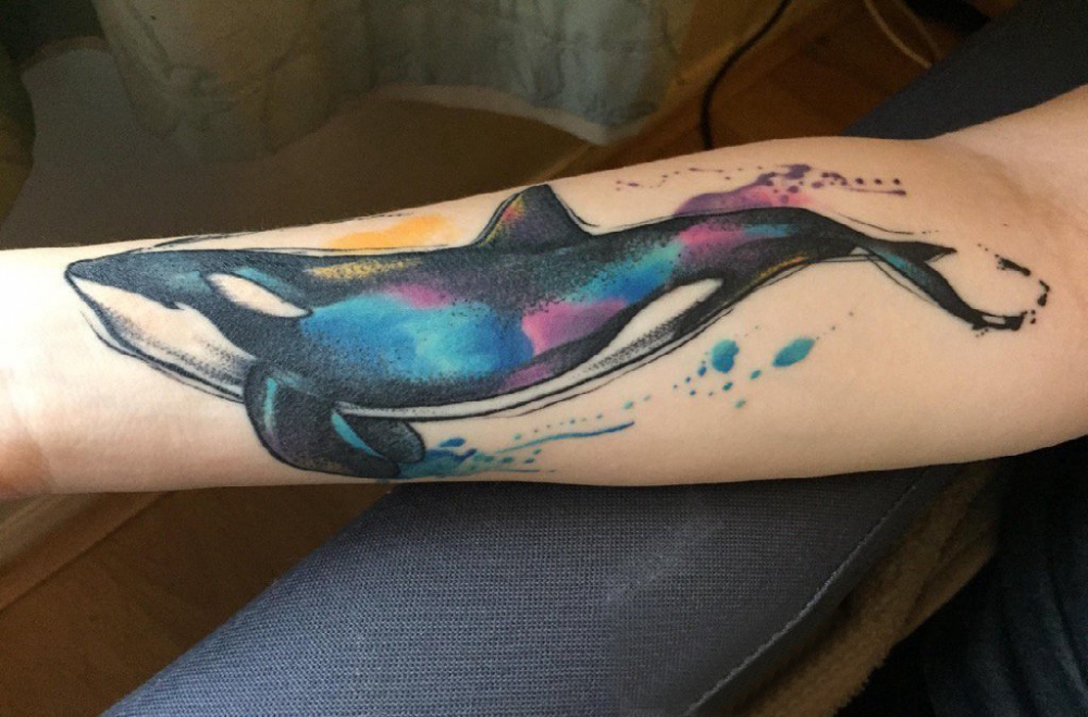 纹身鲸鱼 男生手臂上鲸鱼纹身图案