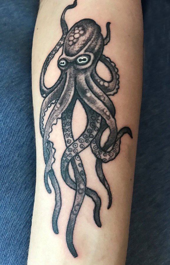 黑色章鱼纹身 男生手臂上黑色的章鱼纹身图片