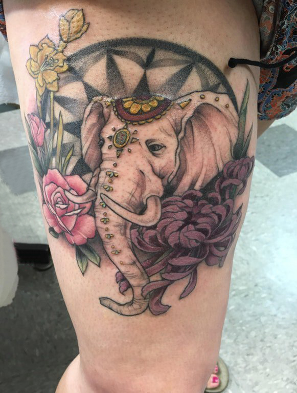 象纹身 女生大腿上象纹身花朵图片
