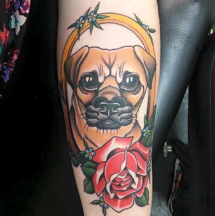 小狗纹身图片 男生手臂上小狗纹身彩色图片