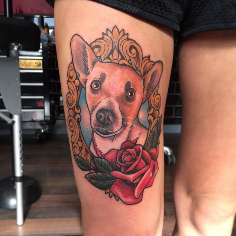 小狗纹身图片 女生大腿上花朵纹身小狗纹身图片