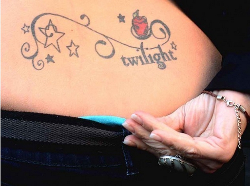 美女腹部创意英文纹身图案
