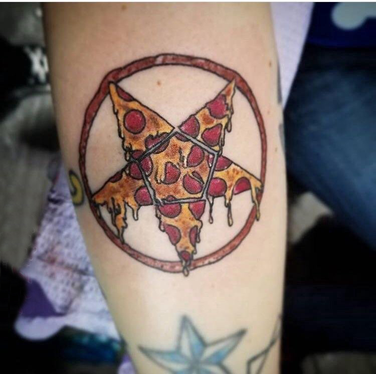 食物纹身 男生手臂上彩色的食物纹身图片
