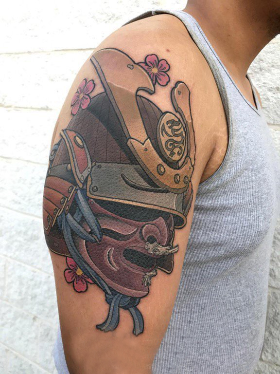 武士樱花纹身 男生大臂上樱花和武士纹身图片