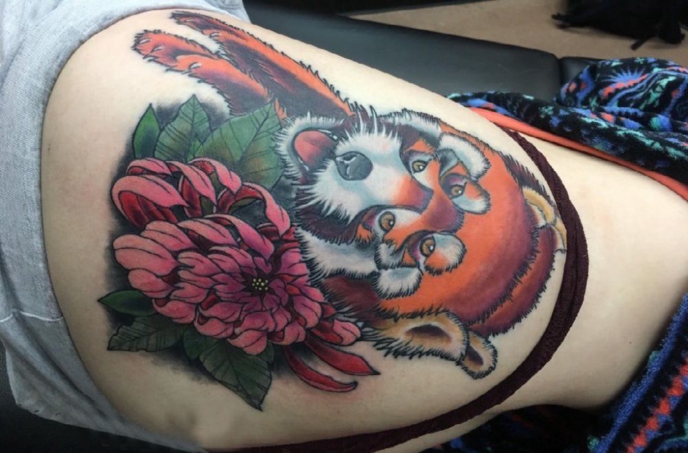 臀部纹身 女生臀部花朵和狐狸纹身图片