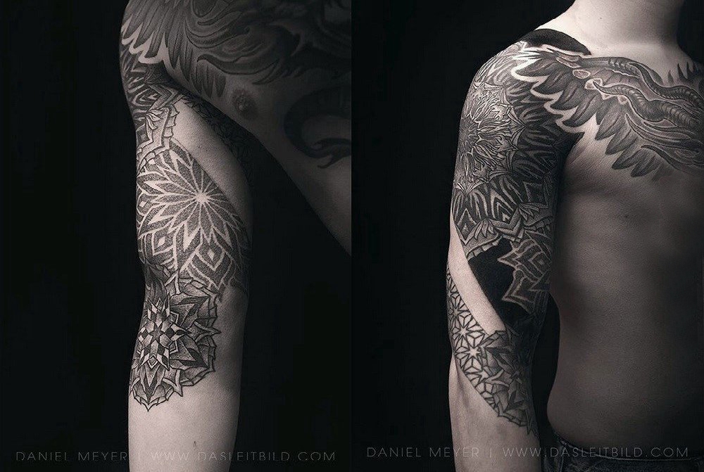 纹身点刺技巧 男生手臂上黑色的花朵纹身图片
