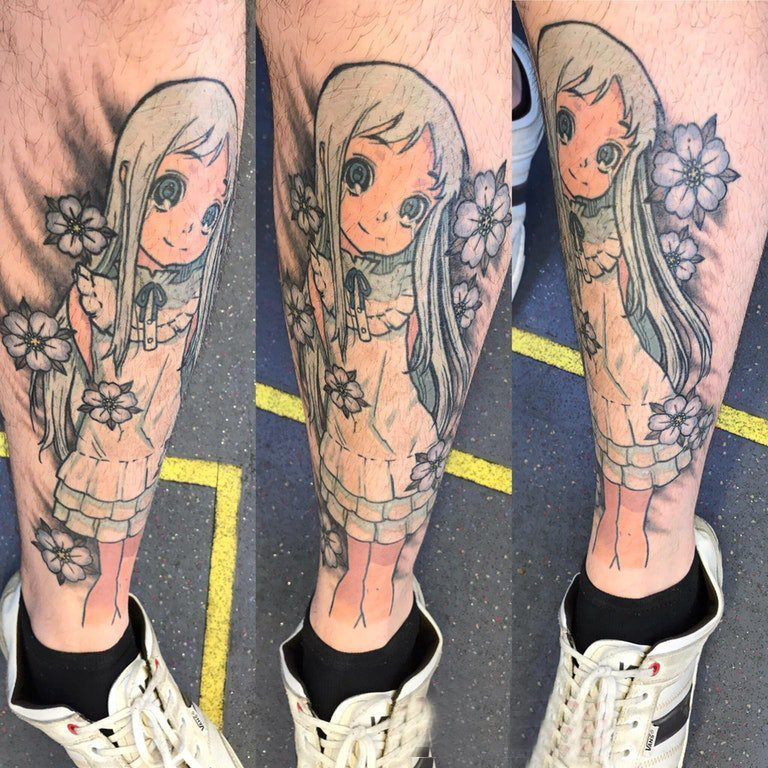 纹身卡通 男生小腿上花朵和卡通人物纹身图片