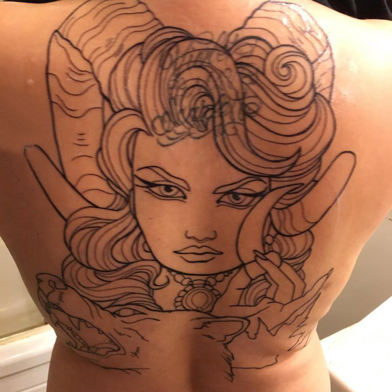 女生人物纹身图片 女生背部简单线条纹身人物纹身图片