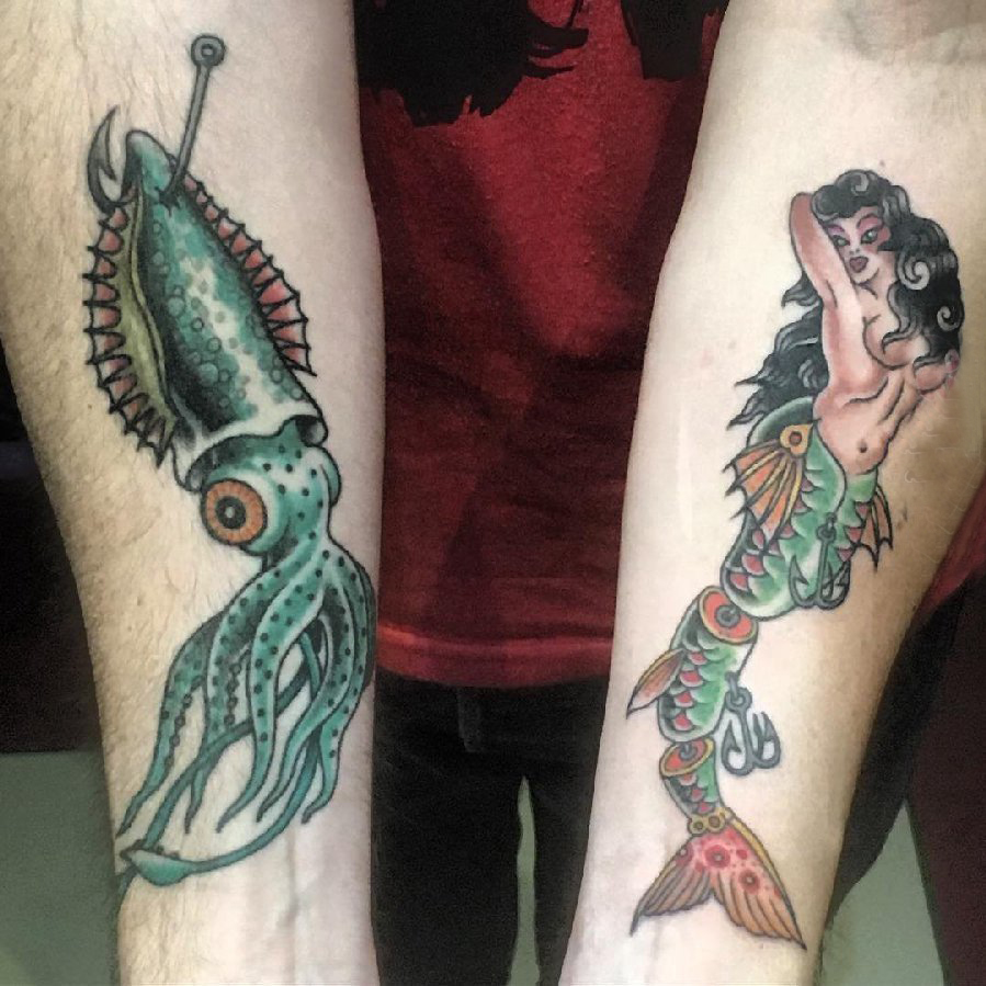 手臂纹身素材 男生手臂上鱿鱼和人鱼纹身图片