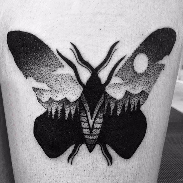 精致的漂亮蛾纹身图案