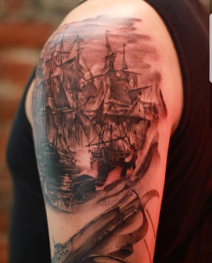 纹身小帆船 男生手臂上帆船纹身图片