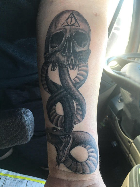 蛇纹身 男生手臂上骷髅纹身图片