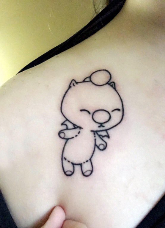 纹身卡通 女生肩部黑色的卡通熊纹身图片