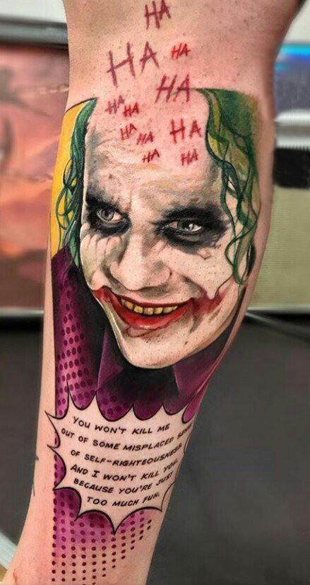 小腿对称纹身 男生小腿上彩绘的小丑纹身图片