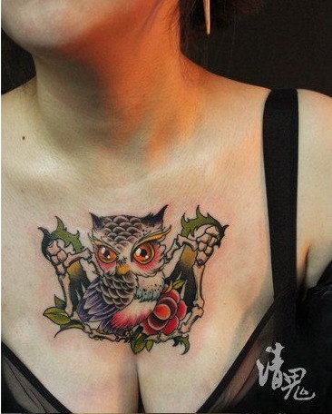 神秘猫头鹰胸部纹身