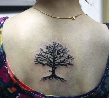 精美大树背部纹身