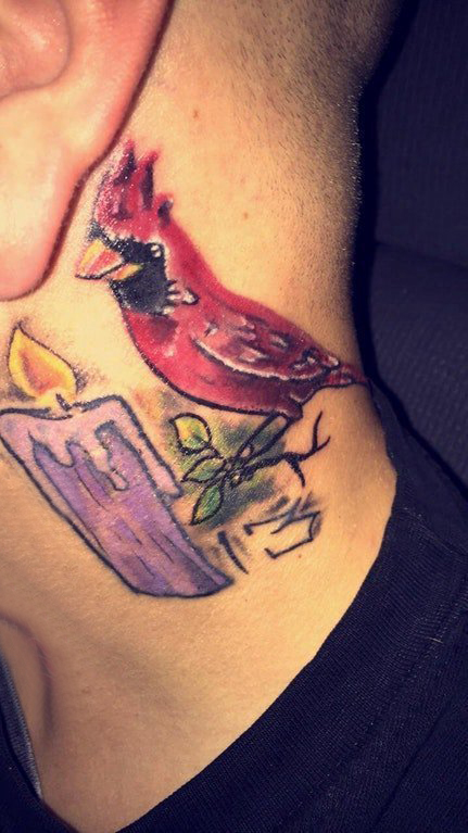 颈部纹身设计 男生颈部蜡烛和鸟纹身图片