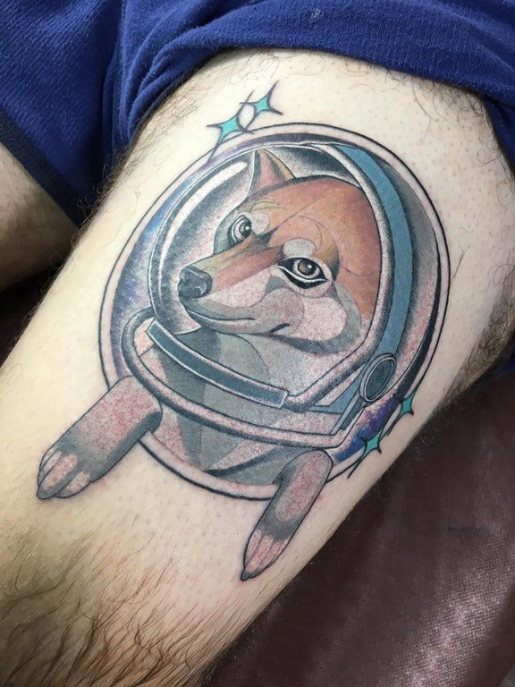 小狗纹身图片 男生大腿上狗纹身图案