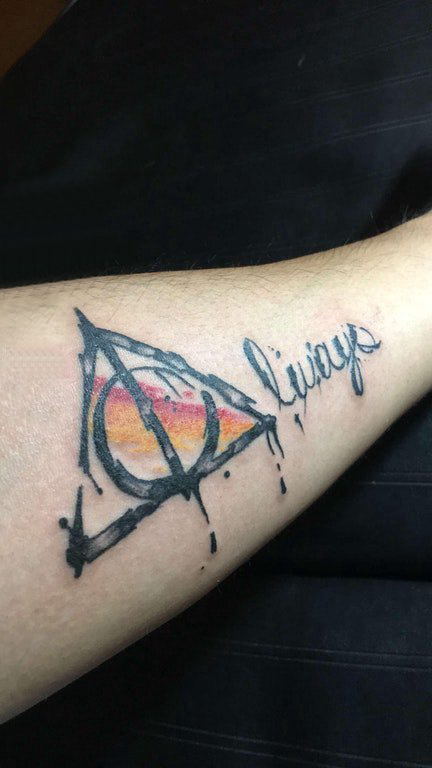 纹身三角形 男生手臂上三角形纹身图片