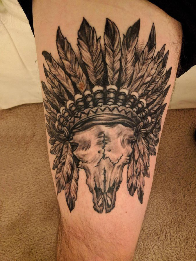 印第安酋长纹身 男生大腿上黑色的印第安纹身图片