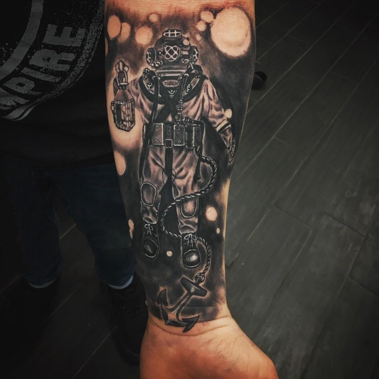 宇航员纹身图案 男生小臂纹身宇航员纹身图案