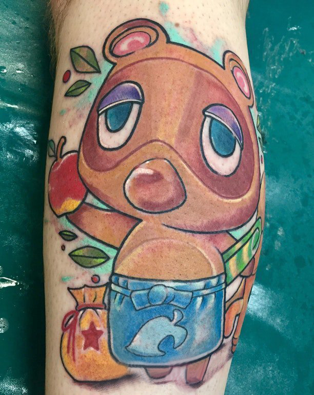 百乐动物纹身 男生小腿上彩色的浣熊纹身图片