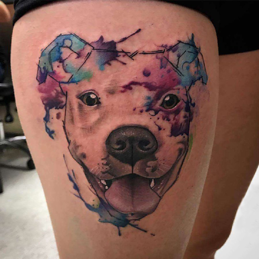 大腿纹身图女 女生大腿上彩色的小狗纹身图片