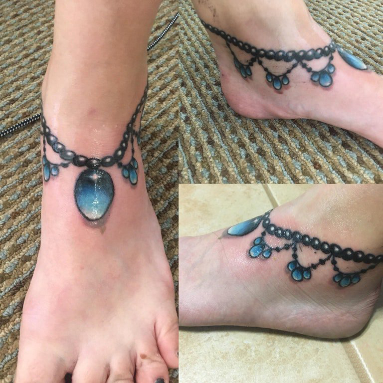 脚链纹身图片 女生脚踝上彩色的脚链纹身图片