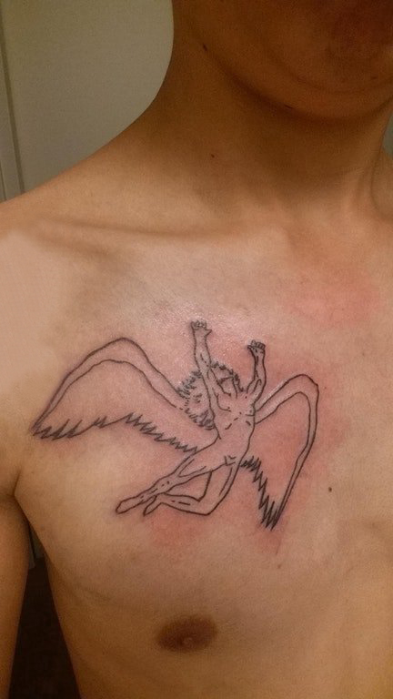 纹身守护天使 男生胸部黑色的天使纹身图片