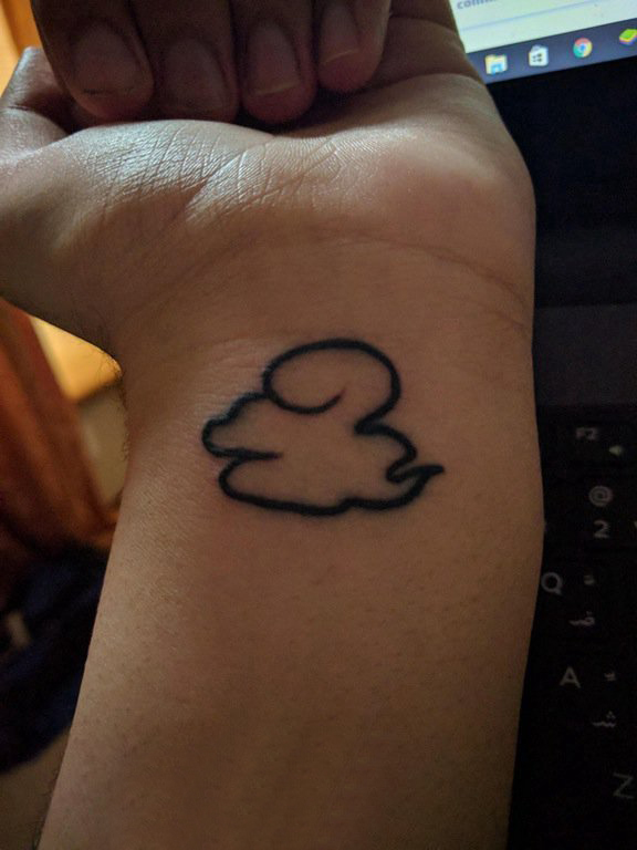 云朵纹身图片 女生手腕上云朵纹身图片