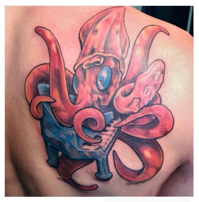章鱼纹身图案 男生背部章鱼纹身图案
