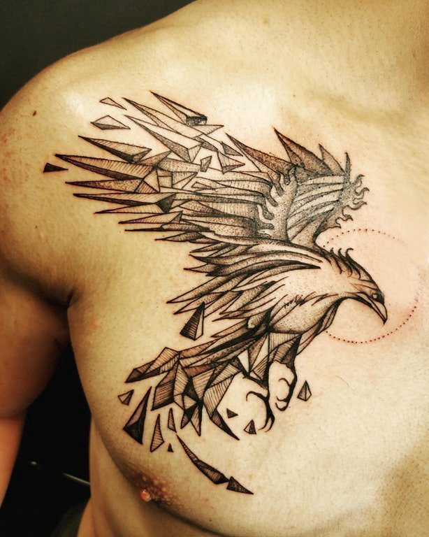 百乐动物纹身 男生胸部黑色的鸟纹身图片