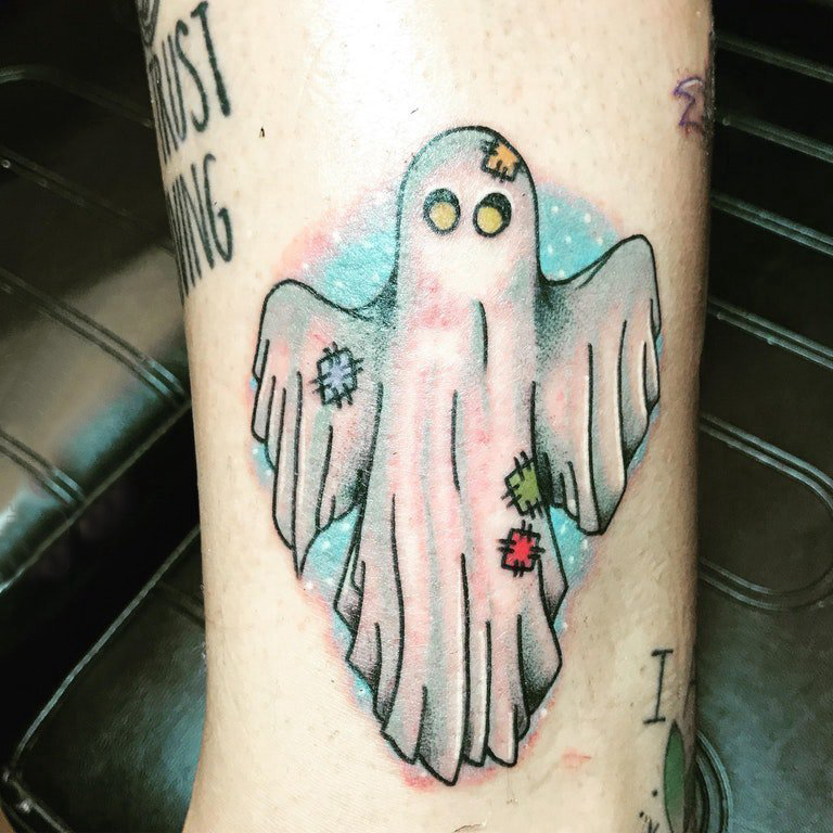 幽灵纹身图案 男生小腿上彩色的幽灵纹身图片