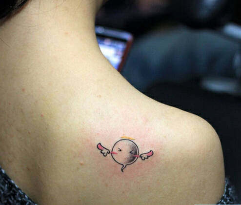 小巧简单肩部纹身