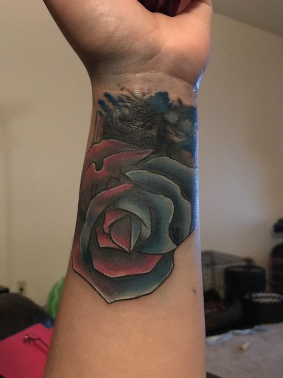 欧美玫瑰纹身 男生手腕上欧美玫瑰纹身图片