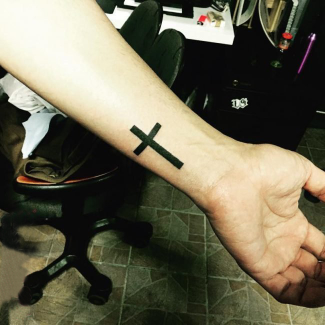 简单十字架纹身 多款极简线条纹身十字架纹身图案