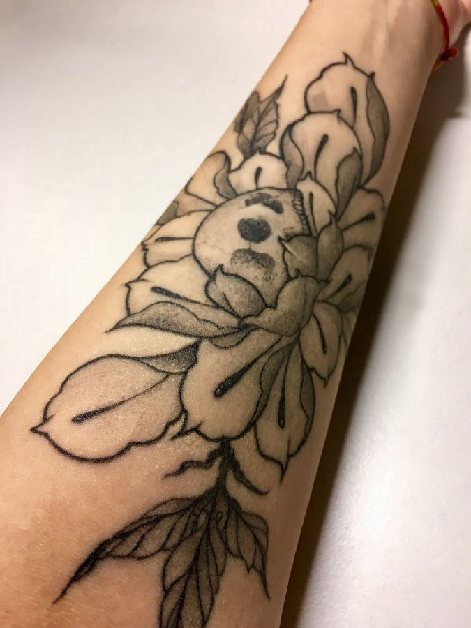 文艺花朵纹身 女生小腿上花朵纹身图片