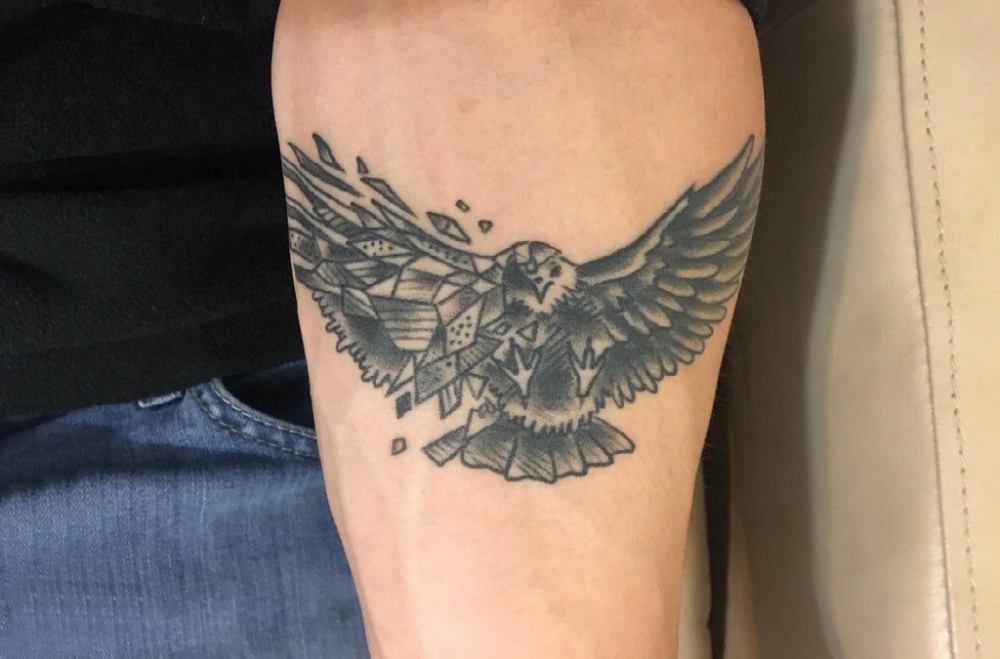 老鹰纹身图案 女生手臂上老鹰纹身图案