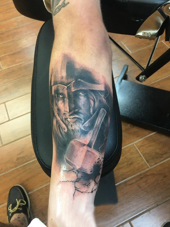 欧美小腿纹身 男生小腿上黑色的武士纹身图片