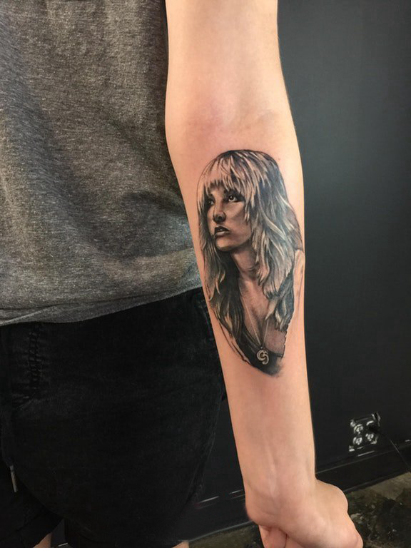 人物纹身图片 女生手臂上女性人物纹身图片