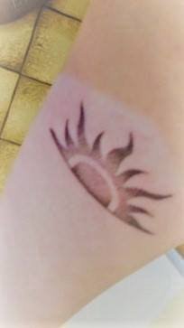 太阳图腾纹身 女生手臂上太阳图腾纹身图片