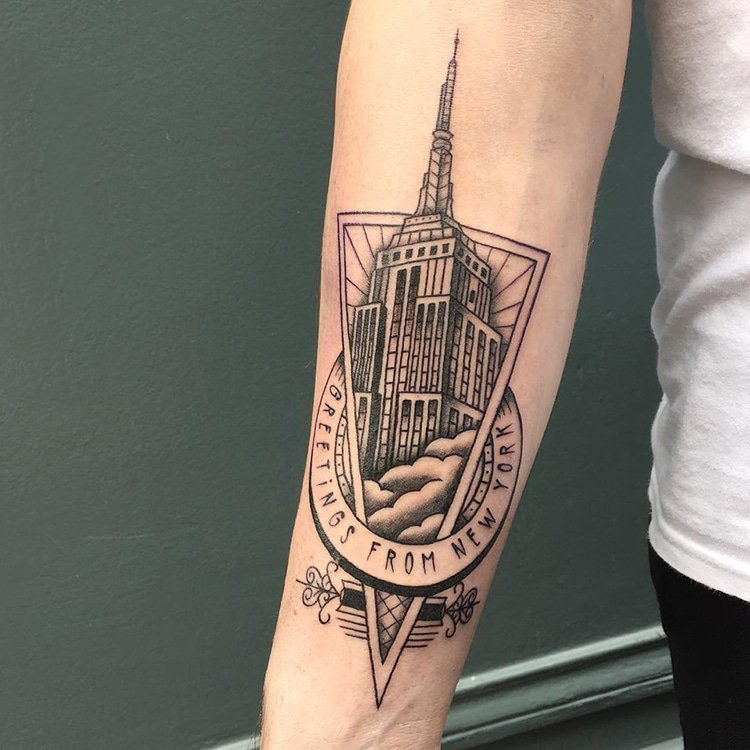 建筑物纹身 男生手臂上三角形和建筑物纹身图片