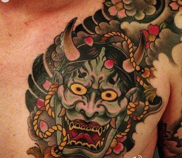 炫彩般若肩部纹身