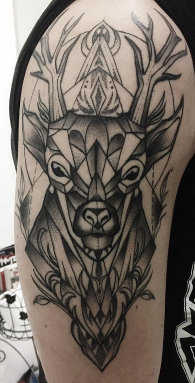 麋鹿角纹身 男生手臂上麋鹿角纹身图片