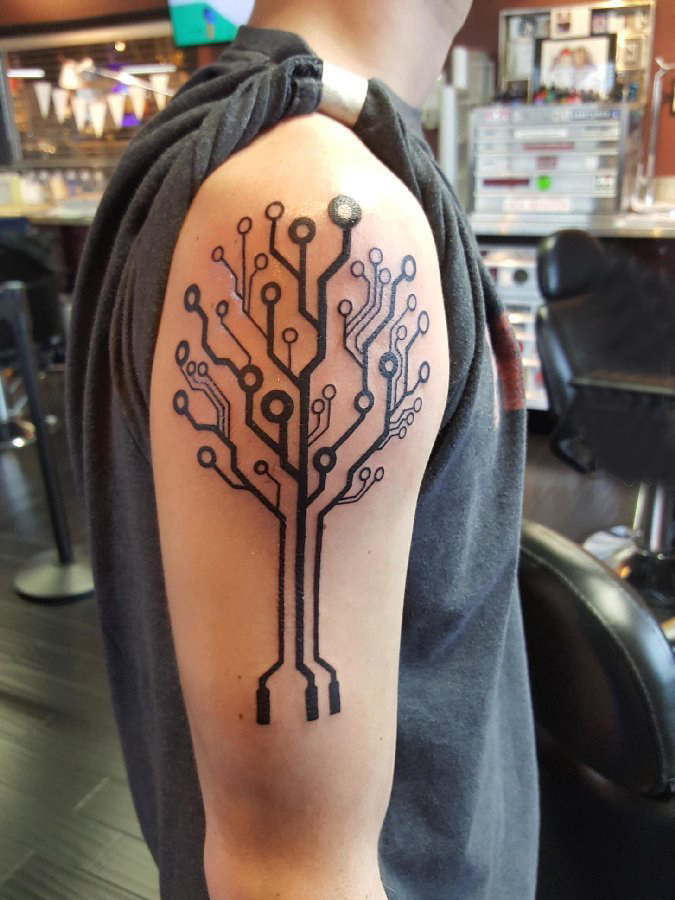 树纹身 男生手臂上树纹身图片