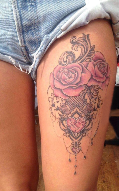 花朵纹身 女生大腿上蕾丝和花朵纹身图片