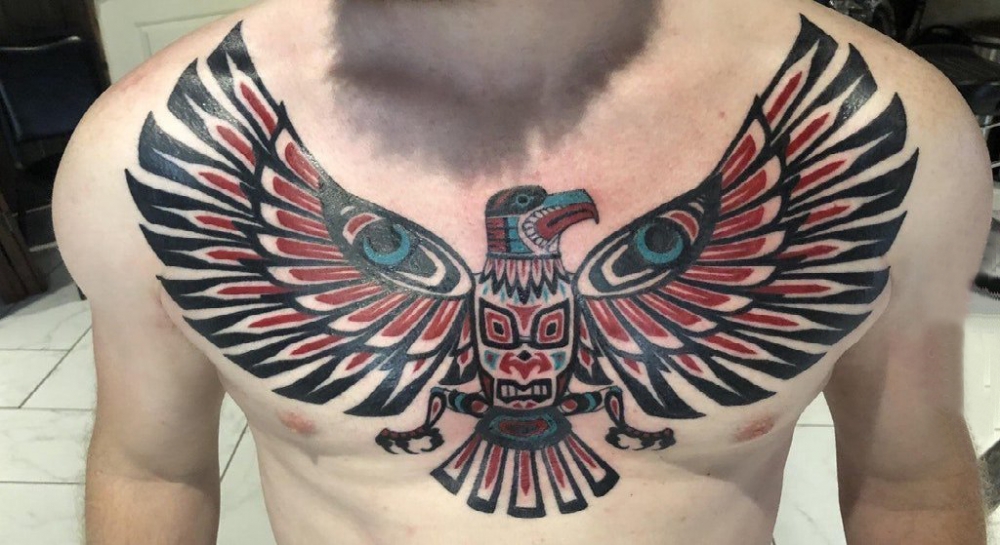 鸟纹身 男生胸部鸟纹身图片