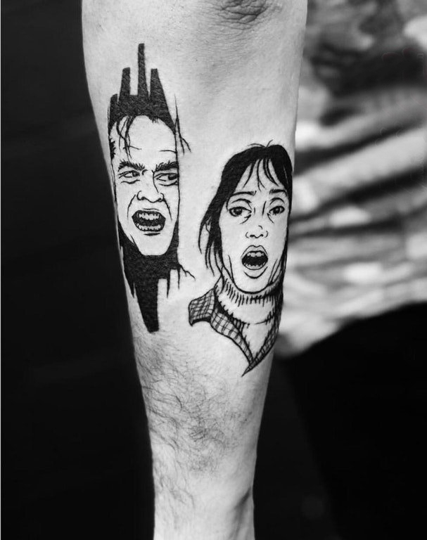 手臂纹身素材 男生手臂上黑色的情侣人物纹身图片