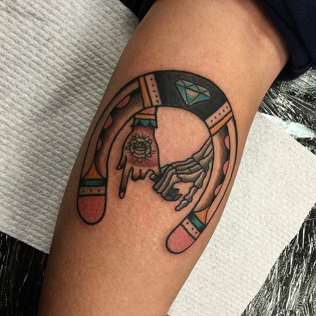 简单线条纹身 多款简单线条纹身素描马蹄形纹身图案